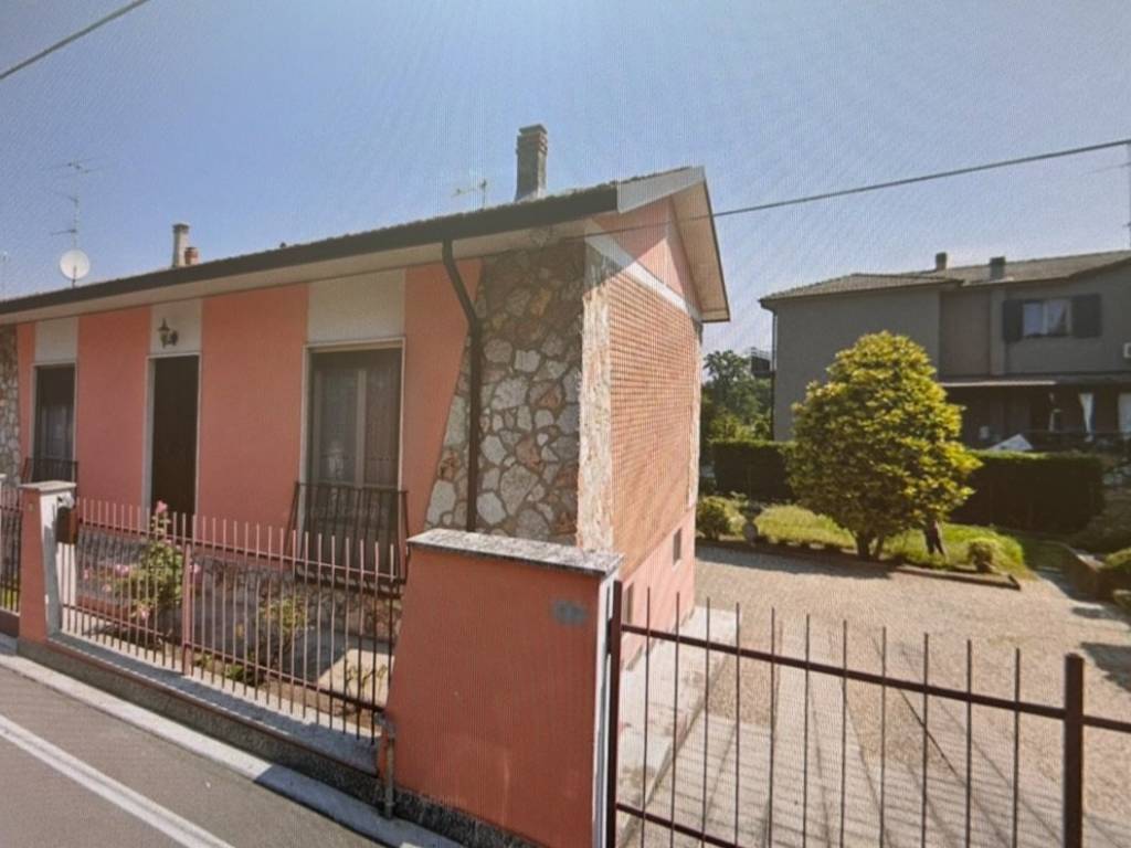 casa indipendente in vendita a Castelgerundo in zona Cavacurta