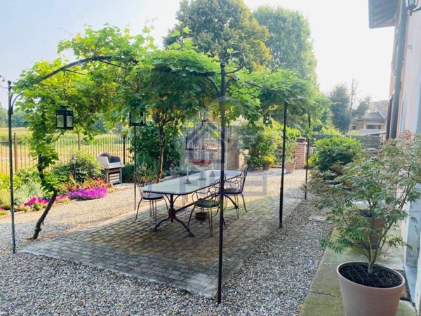 casa indipendente in vendita a Castelgerundo