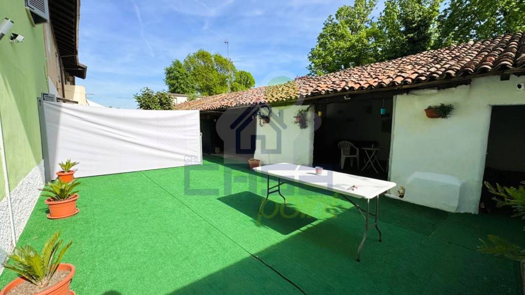 casa indipendente in vendita a Castelgerundo in zona Cavacurta