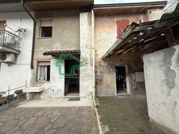 casa indipendente in vendita a Castelgerundo in zona Cavacurta