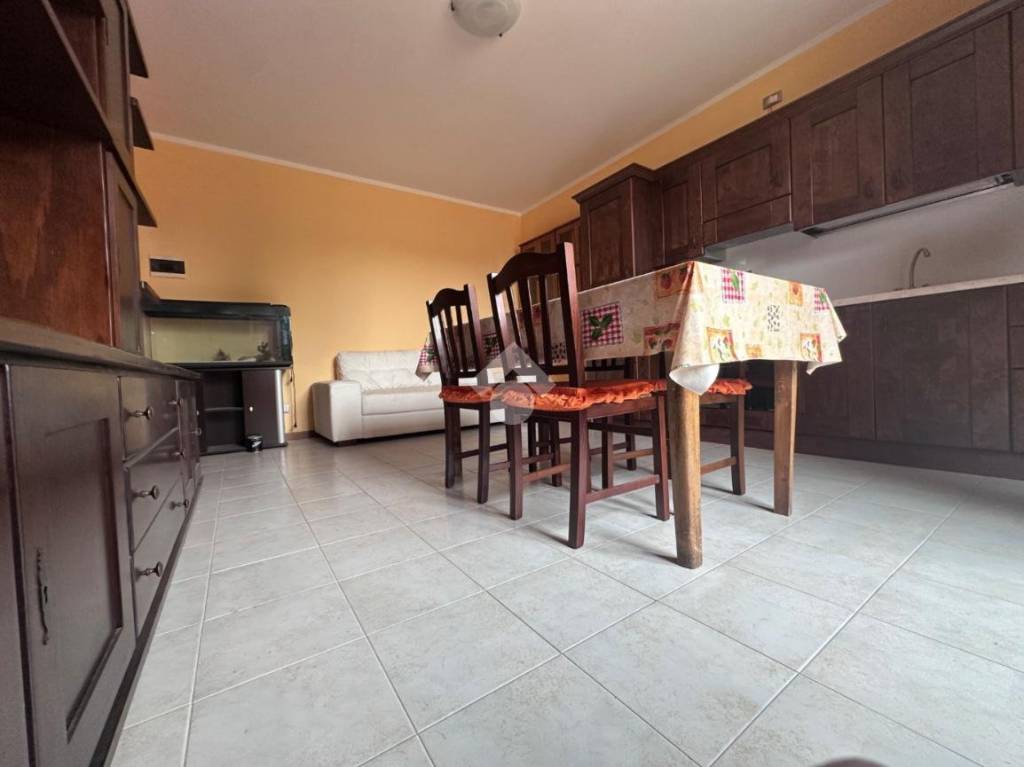 appartamento in vendita a Castelgerundo in zona Camairago