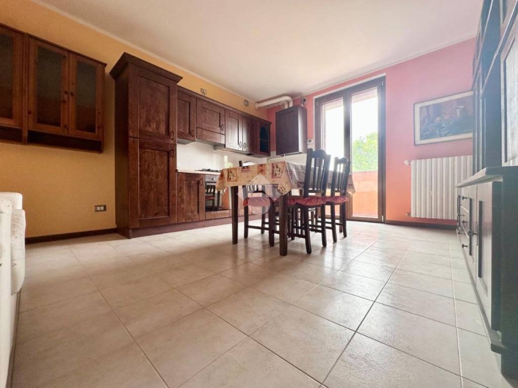 appartamento in vendita a Castelgerundo in zona Camairago