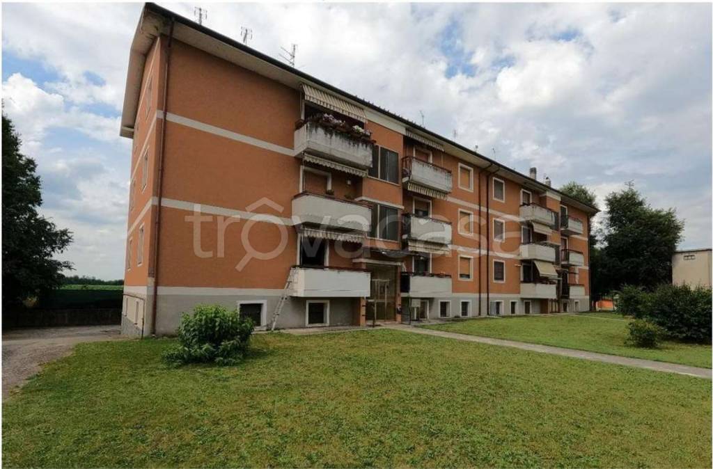 appartamento in vendita a Castelgerundo in zona Camairago