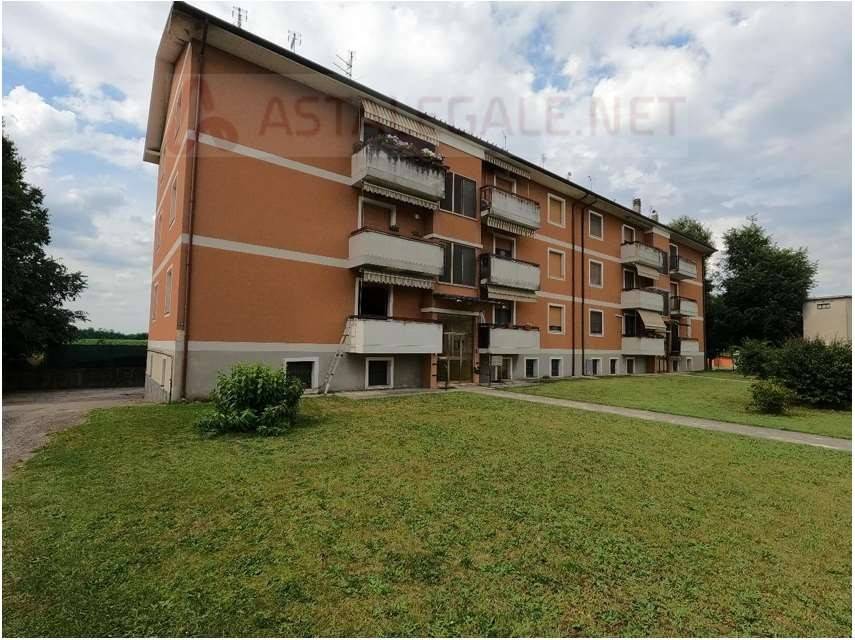 appartamento in vendita a Castelgerundo in zona Camairago