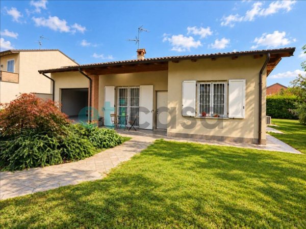 casa indipendente in vendita a Castelgerundo in zona Camairago