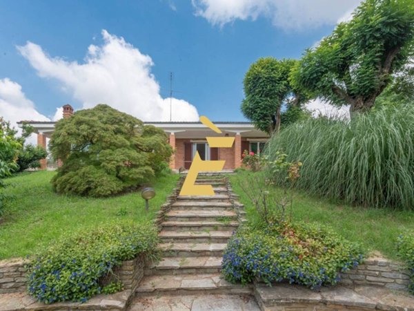 casa indipendente in vendita a Pietra Marazzi in zona Pavone