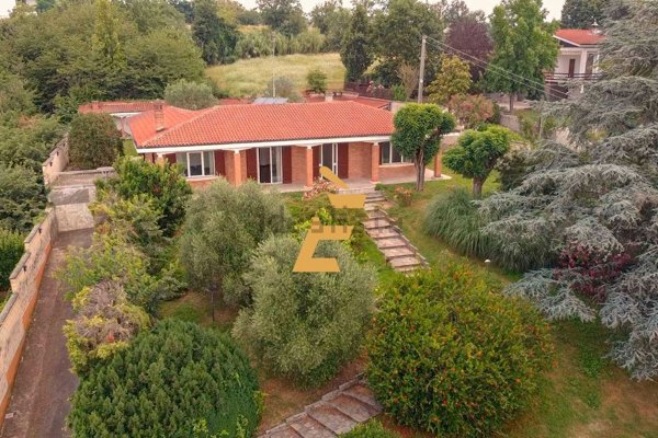 casa indipendente in vendita a Pietra Marazzi in zona Pavone