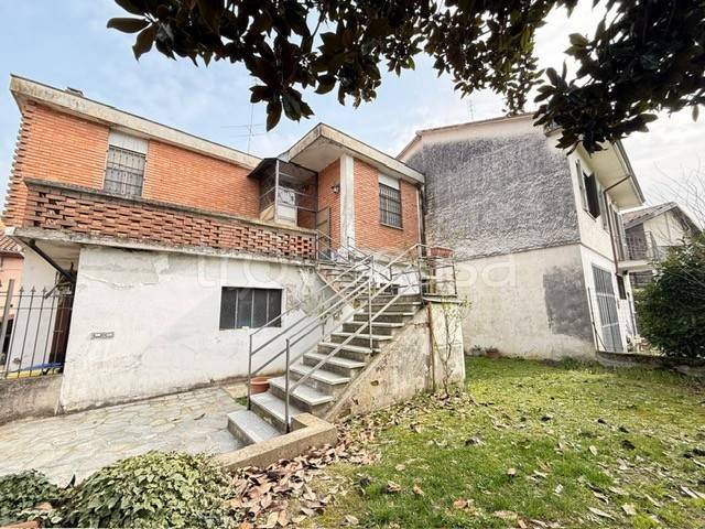 casa indipendente in vendita a Pietra Marazzi in zona Pavone