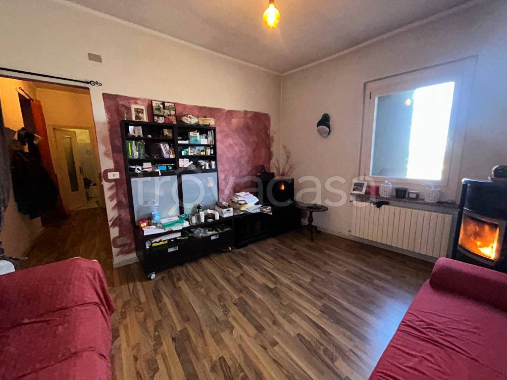 casa indipendente in vendita a Pietra Marazzi in zona Pavone