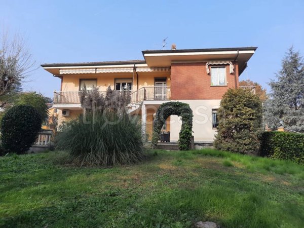 casa indipendente in vendita a Pietra Marazzi in zona Pavone