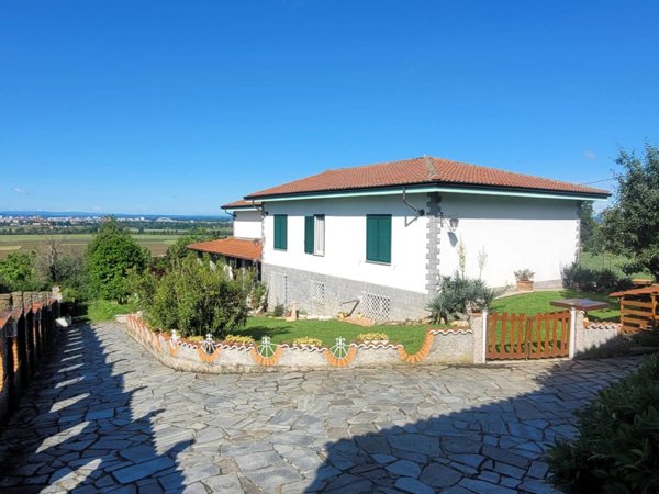 casa indipendente in vendita a Pietra Marazzi in zona Pavone