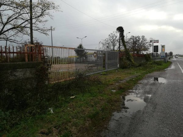 locale commerciale in vendita a Pontecurone