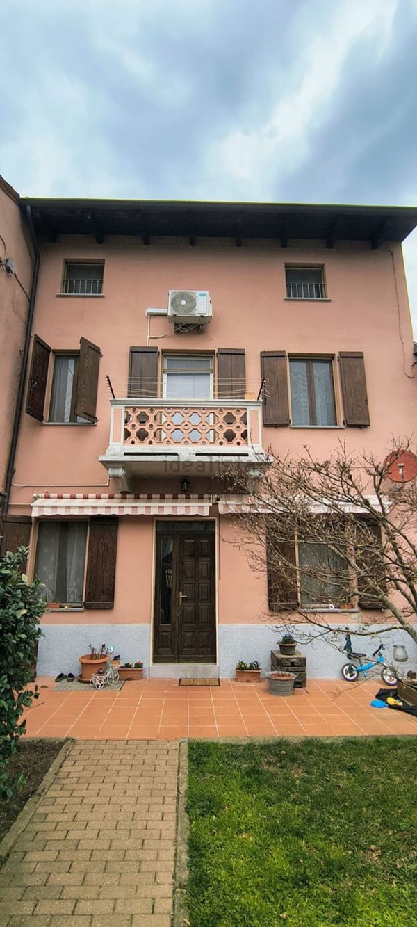 esavano in vendita a Pontestura