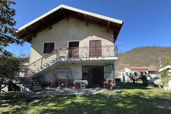 casa indipendente in vendita a Ponti