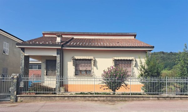 casa indipendente in vendita a Ponti