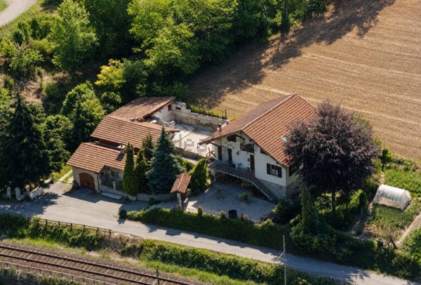 casa indipendente in vendita a Ponti