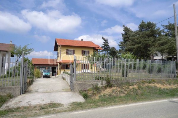 casa indipendente in vendita a Ponzone in zona Cimaferle