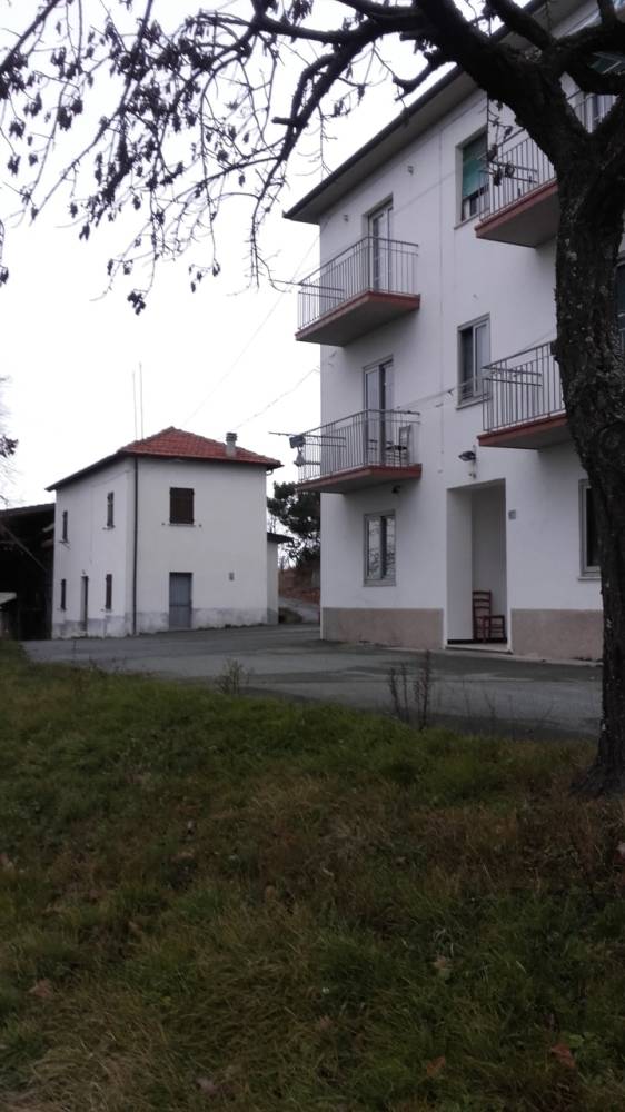 locale di sgombero in vendita a Ponzone