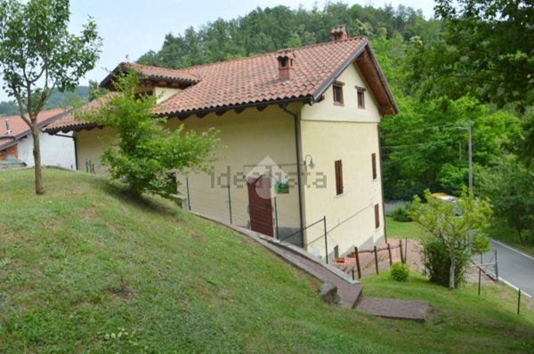 casa indipendente in vendita a Ponzone in zona Caldasio