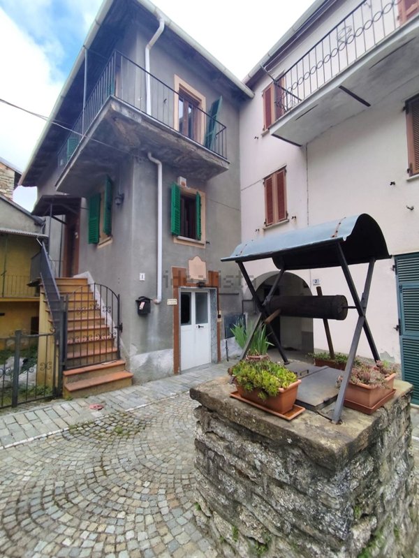 casa indipendente in vendita a Ponzone