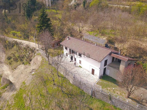 casa indipendente in vendita a Ponzone