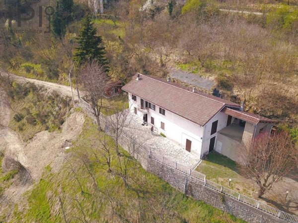 casa indipendente in vendita a Ponzone