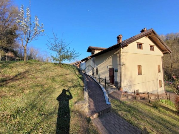 casa indipendente in vendita a Ponzone in zona Caldasio