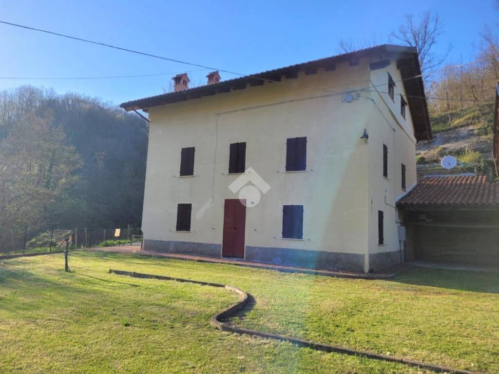 casa indipendente in vendita a Ponzone in zona Caldasio