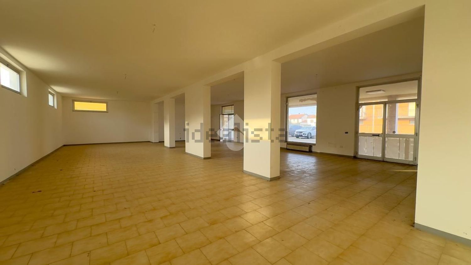 locale commerciale in vendita a Pozzolo Formigaro