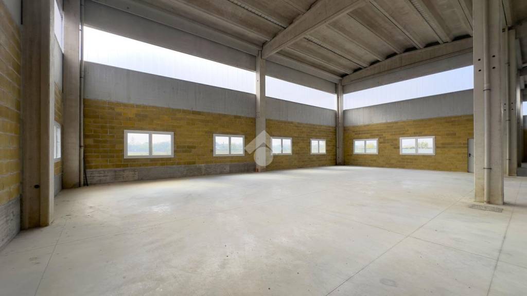 locale commerciale in vendita a Pozzolo Formigaro