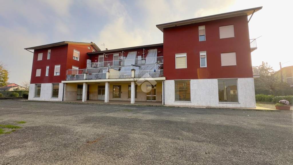 negozio in vendita a Pozzolo Formigaro