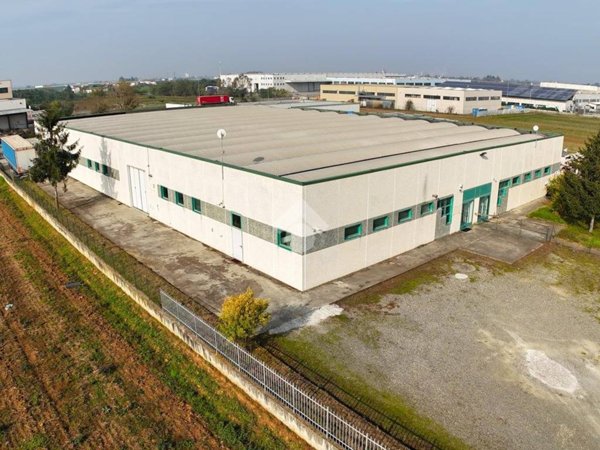 locale commerciale in vendita a Pozzolo Formigaro