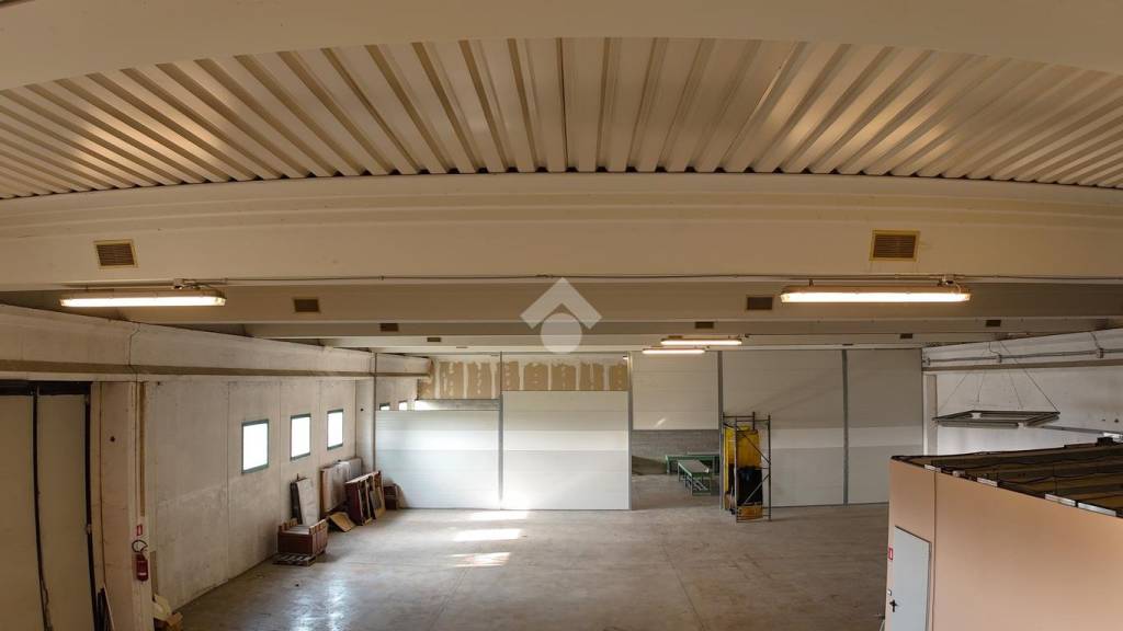 locale commerciale in vendita a Pozzolo Formigaro