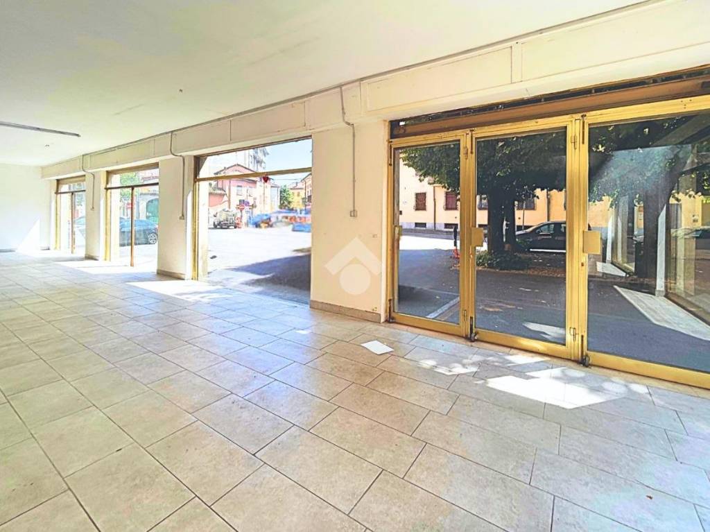 negozio in vendita a Pozzolo Formigaro