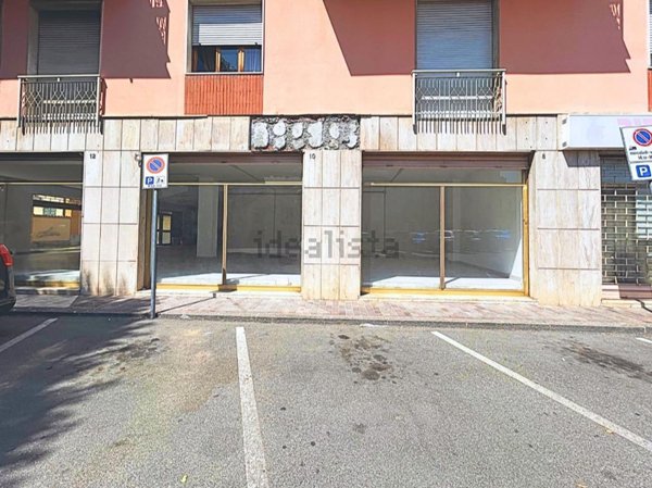 locale commerciale in vendita a Pozzolo Formigaro