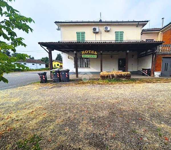 negozio in vendita a Pozzolo Formigaro
