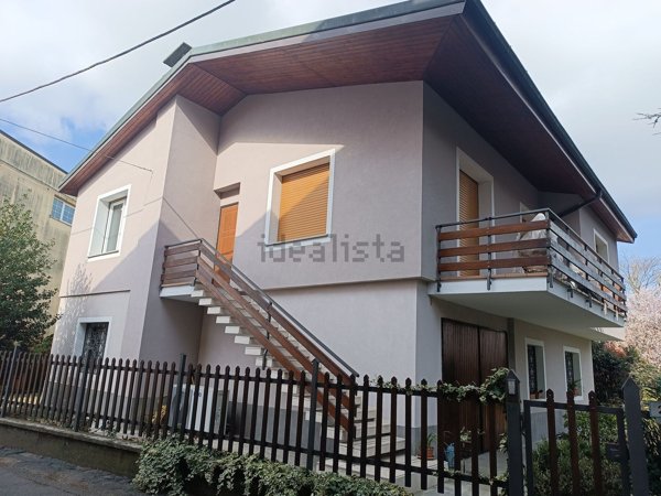 casa indipendente in vendita a Pozzolo Formigaro