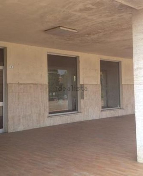 locale commerciale in vendita a Pozzolo Formigaro