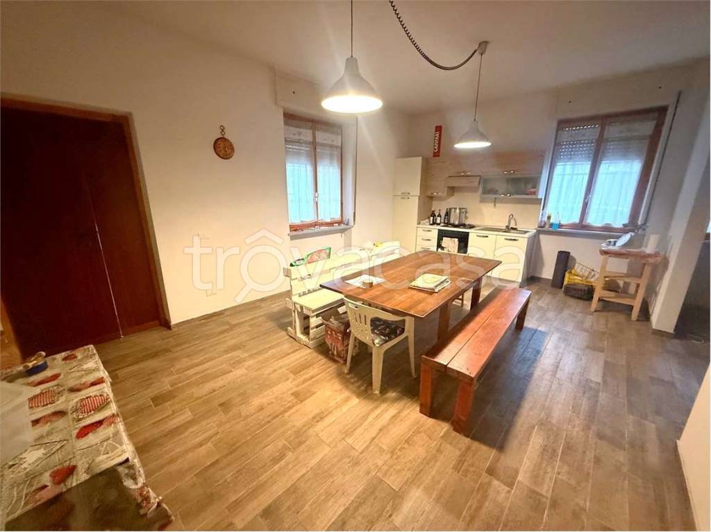 locale commerciale in vendita a Pozzolo Formigaro