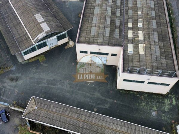 locale commerciale in vendita a Pozzolo Formigaro