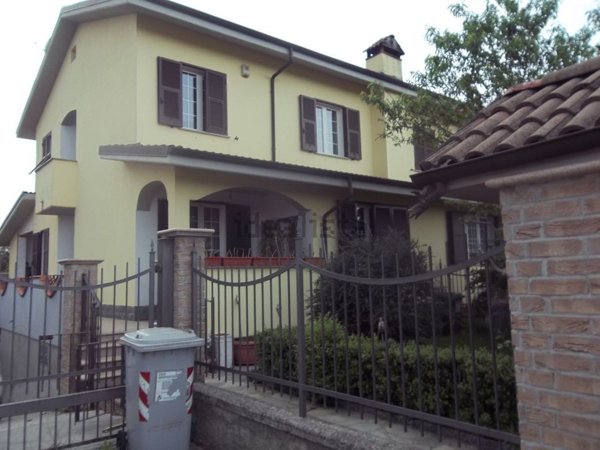 casa indipendente in vendita a Pozzolo Formigaro