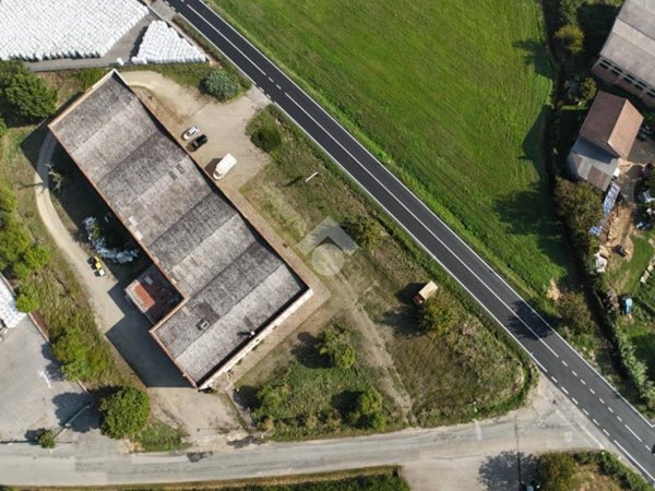 locale commerciale in vendita a Predosa