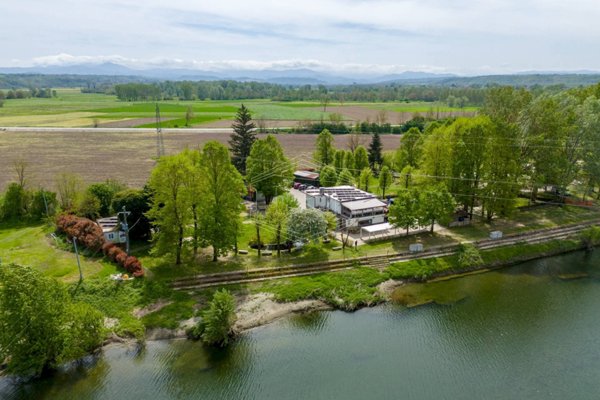 locale commerciale in vendita a Predosa