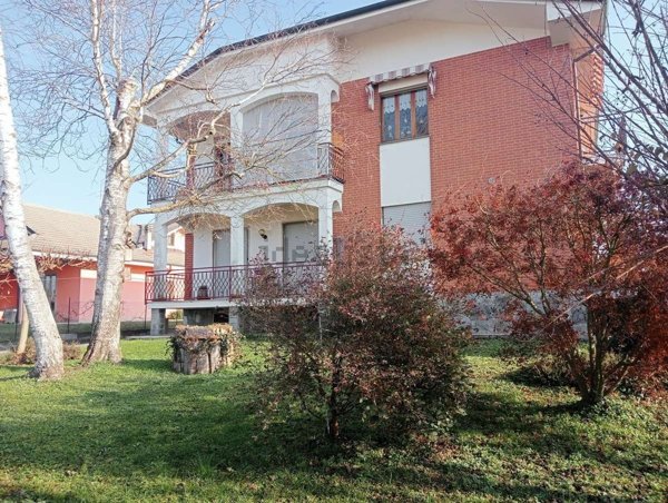 casa indipendente in vendita a Quattordio