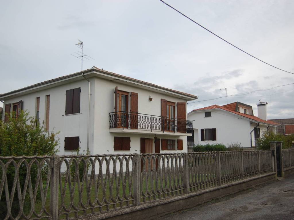 casa indipendente in vendita a Quattordio