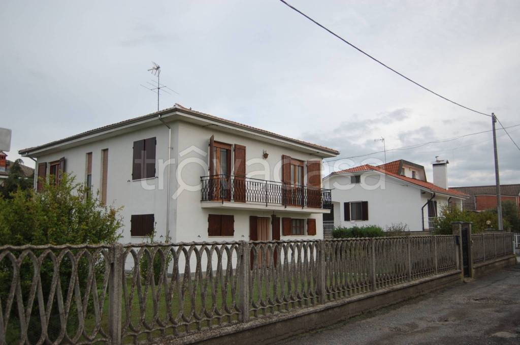 casa indipendente in vendita a Quattordio