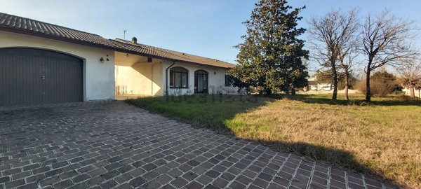 casa indipendente in vendita a Quattordio