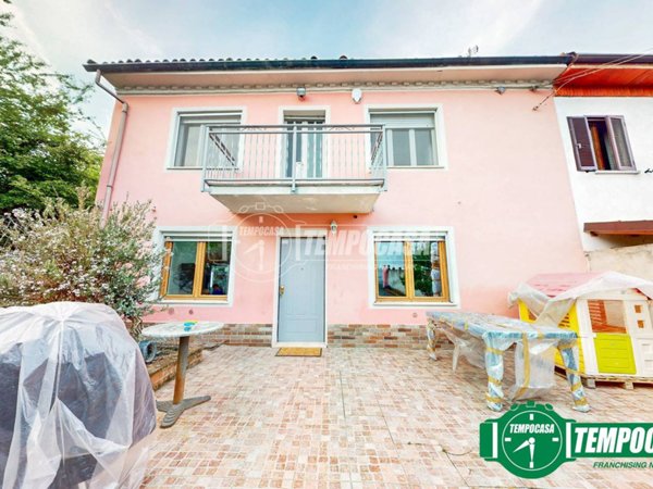 casa indipendente in vendita a Rivarone