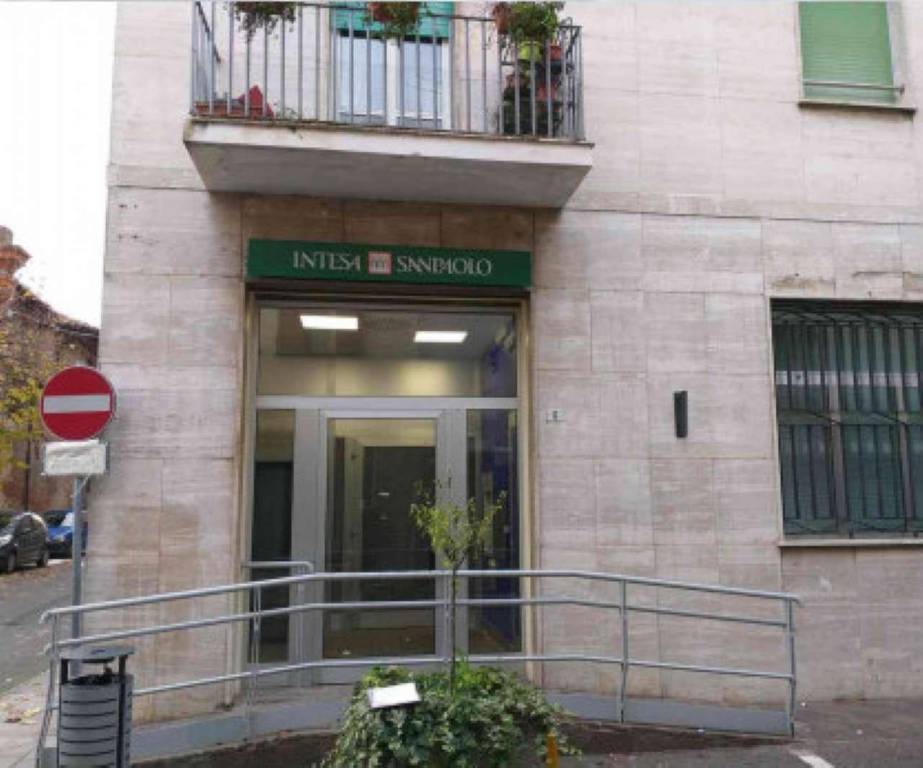 negozio in vendita a Sale