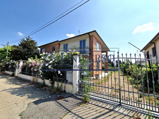 casa indipendente in vendita a Sale